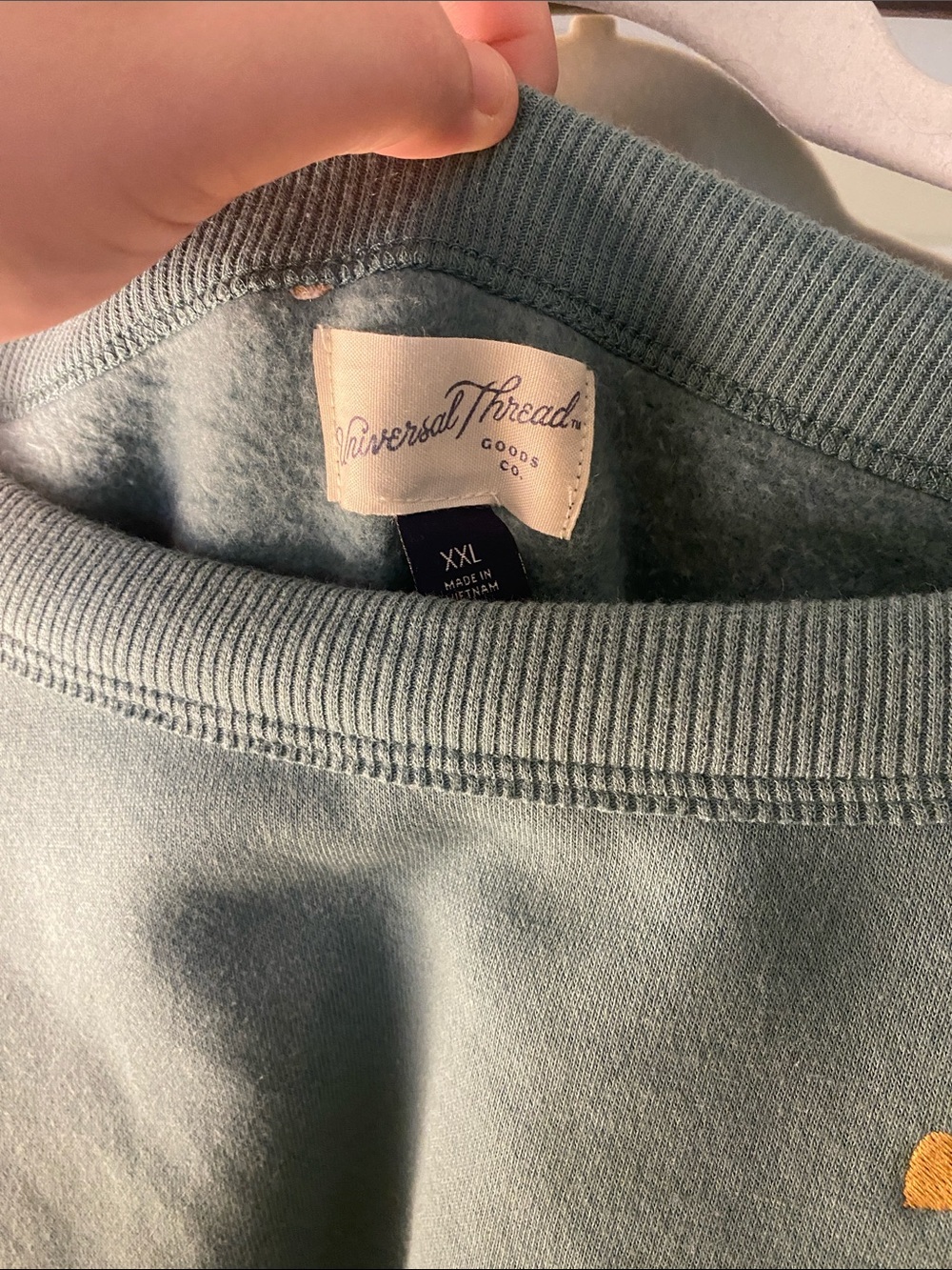 Universal Thread Embroidered Heart Sweater - Picture 2 of 3